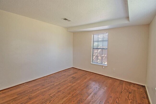 Foto del edificio - 4127 Opal Ave