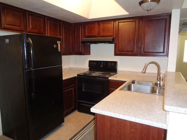 Building Photo - Spacious 2 bedroom condo in north Phoenix!...