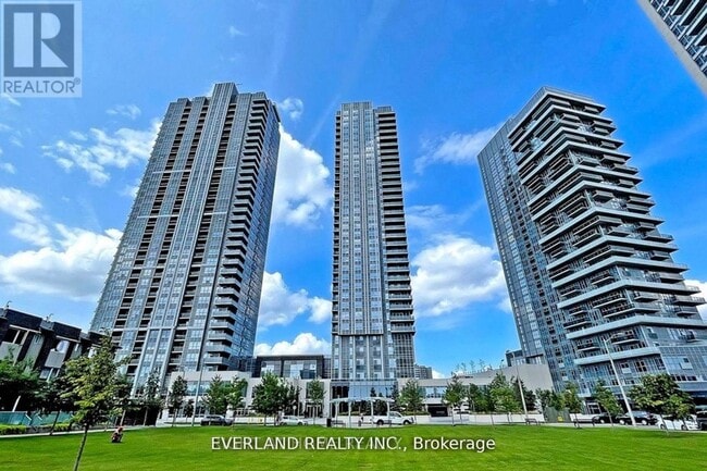 Building Photo - 255-2255 Village Green Square