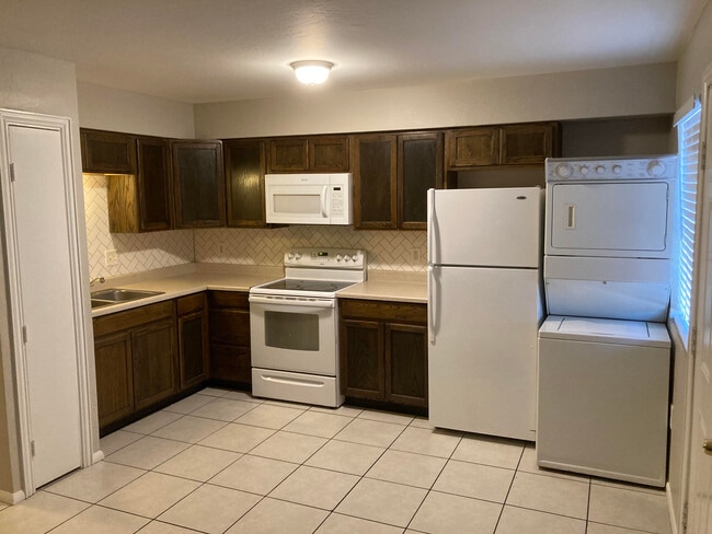 Kitchen - 2405 E Pueblo Ave