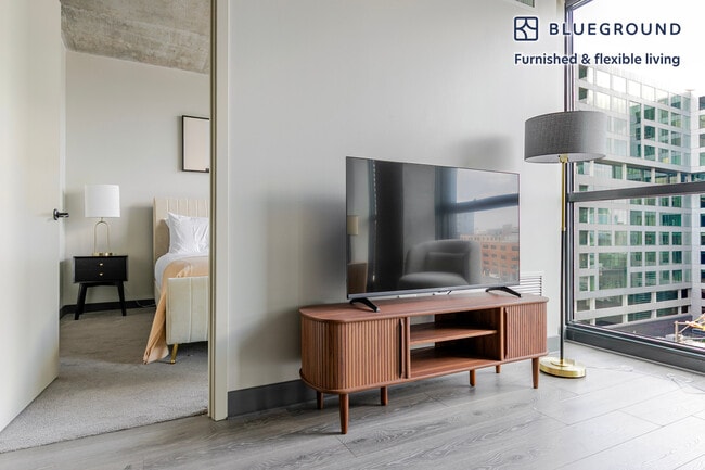 Building Photo - 180 N Ada St