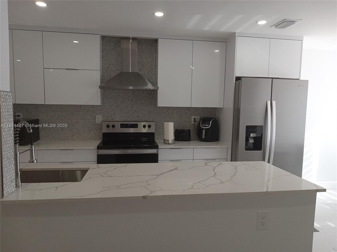 Foto principal - 8224 NW 9th Ct