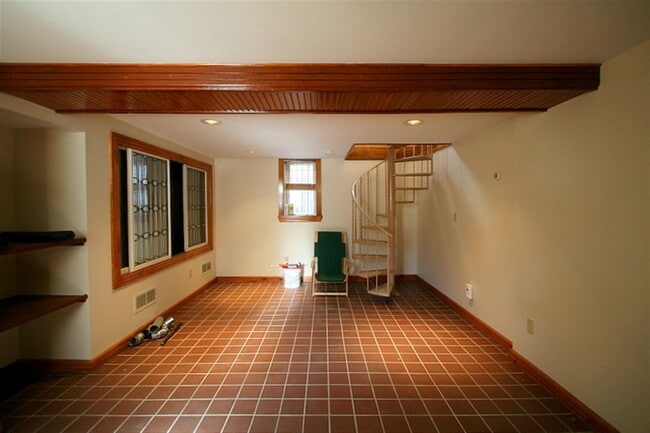 Building Photo - 127 Amory St