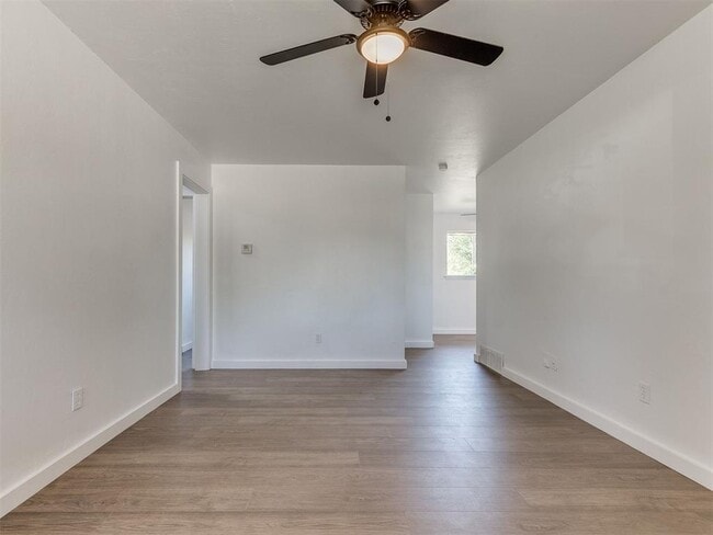 Building Photo - 2016 Melrose Dr