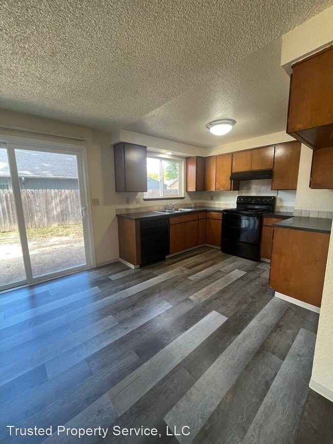 Building Photo - 3 br, 2 bath House - 4136 Jessen Dr.