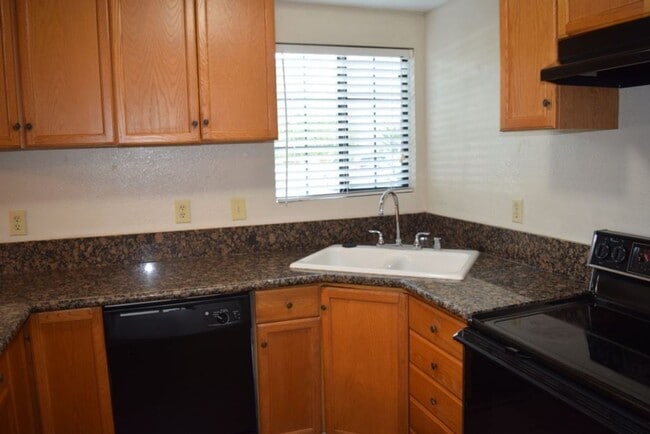 Building Photo - 7445 Auburn Oaks Ct