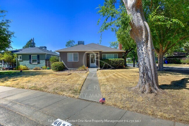 Foto del edificio - Tahoe Park Bugalow, move in ASAP