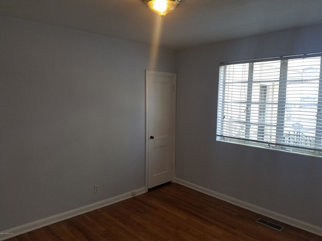 Foto del edificio - 2247 Riverside Ave