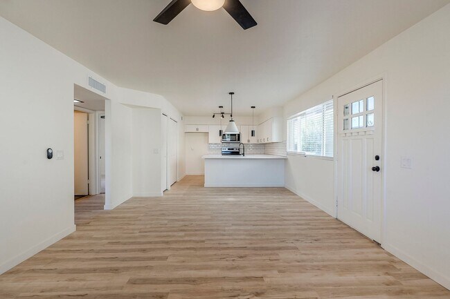 Foto del edificio - First floor fully updated unit!