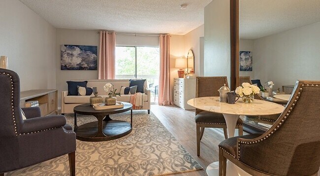 Foto del edificio - 3517 N Hills Dr