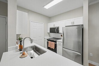 Building Photo - Whisper Creek