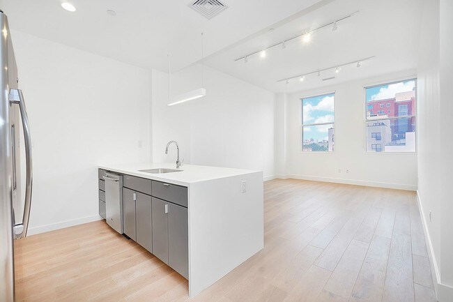 Building Photo - 271 W 125th St