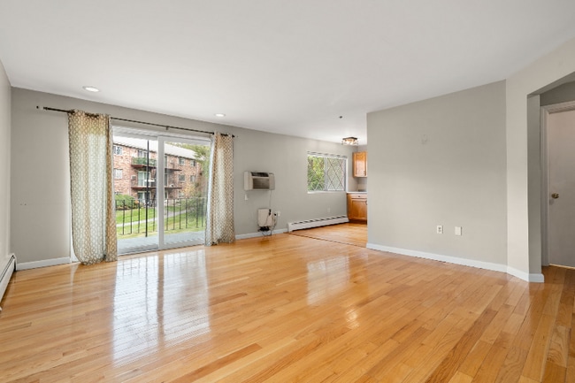 Building Photo - 28 Fernview Ave