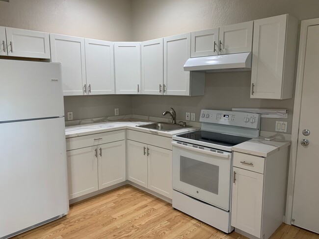 Building Photo - 131 Nanimo Ct