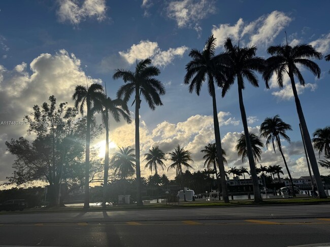 Foto del edificio - 5001 Collins Ave