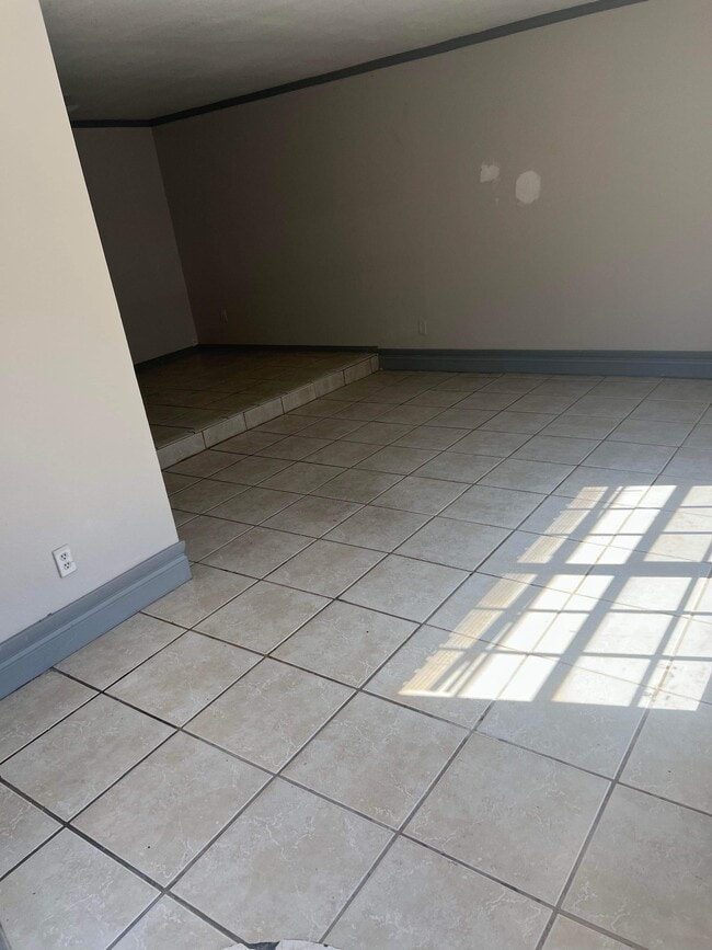 Foto del edificio - 5647 Townhouse Dr