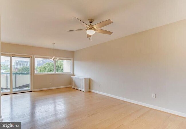 Foto del edificio - 4720 Chevy Chase Dr