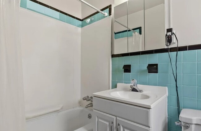 Building Photo - 1020 Raritan Ave