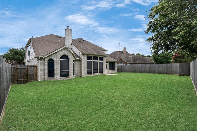 Building Photo - 19907 Glen Lake Dr
