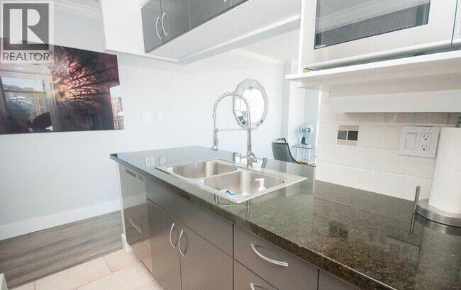 Building Photo - 1199 Marinaside Crescent