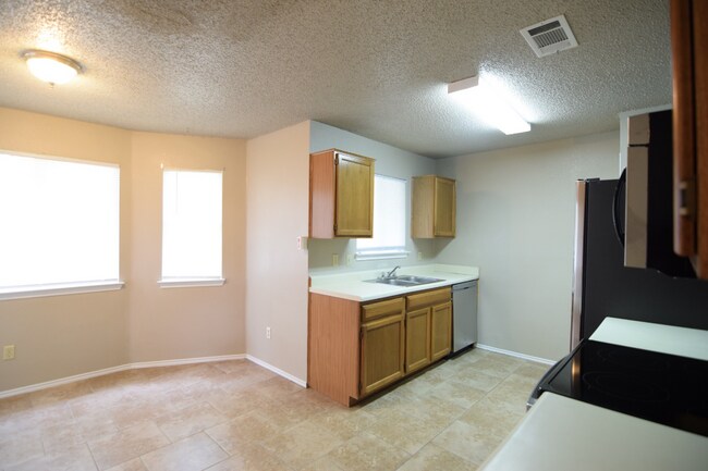 Building Photo - 5012 Acorn Creek Trail