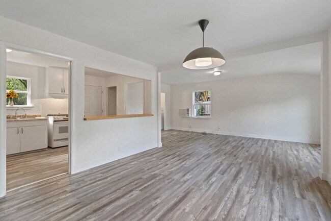 Building Photo - 1415 Snyder St