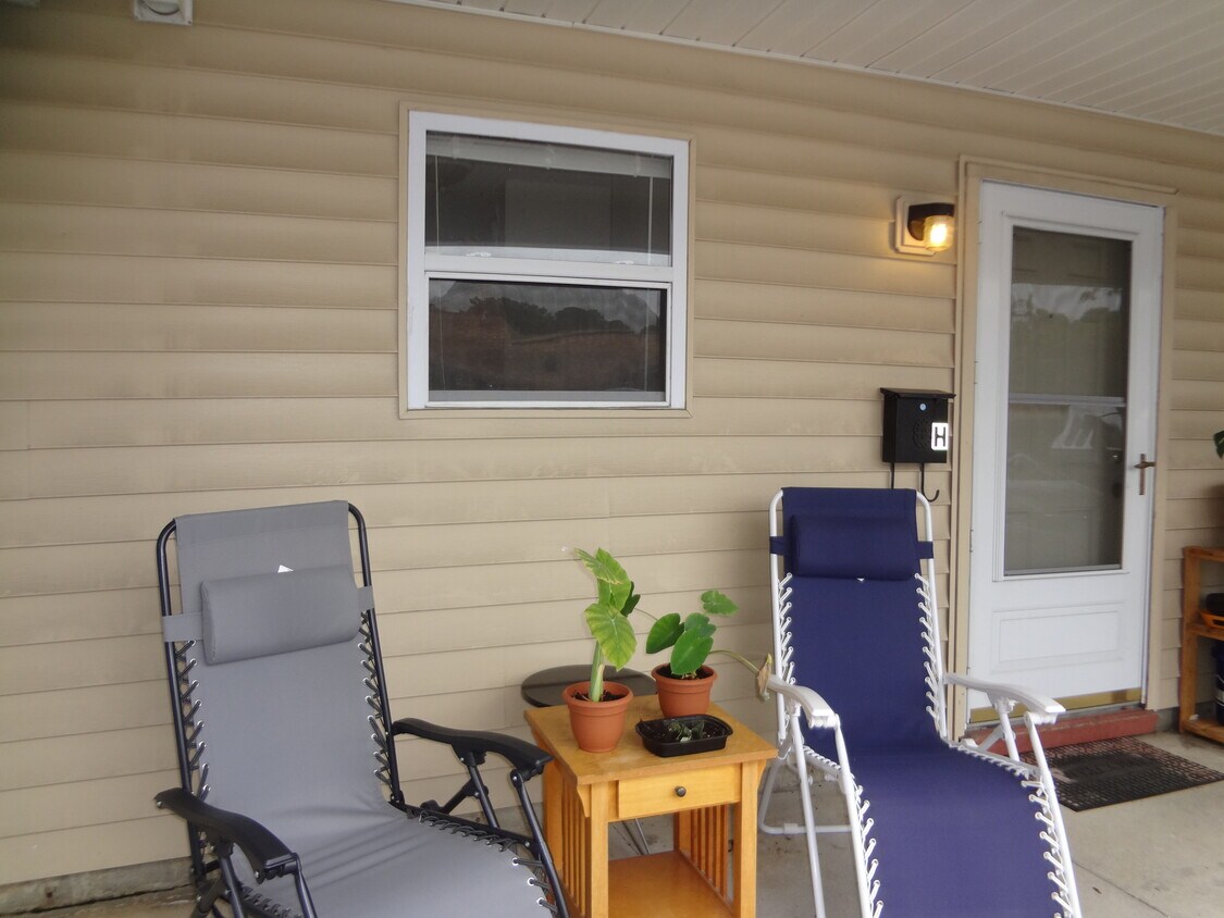 Front Porch - 107 W Main St