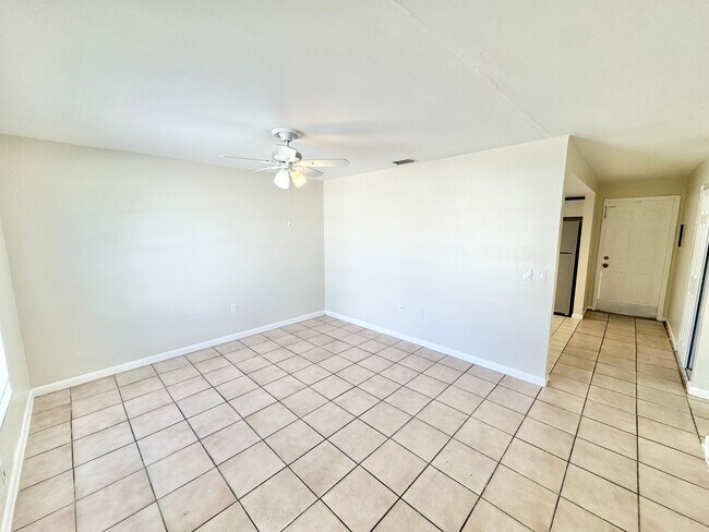 Foto del edificio - PIKUS (5328 24th Ave SW)