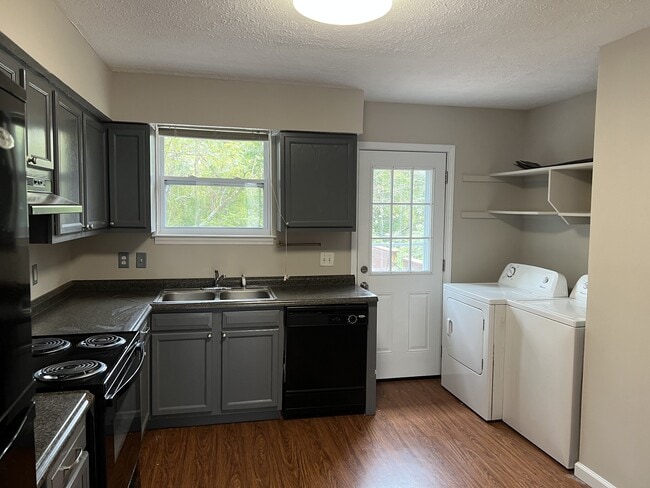 Building Photo - 2354 Cooper Terrace