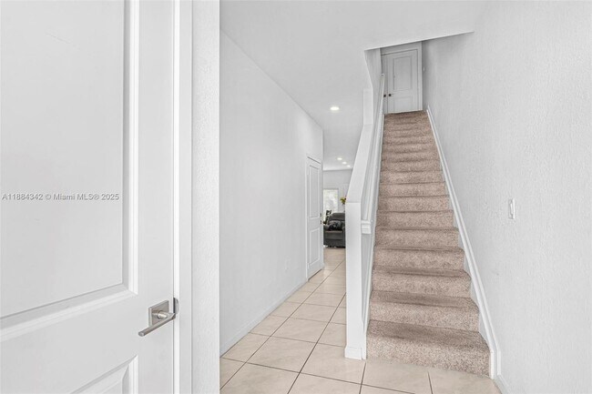 Building Photo - 1137 SW 7th Ct