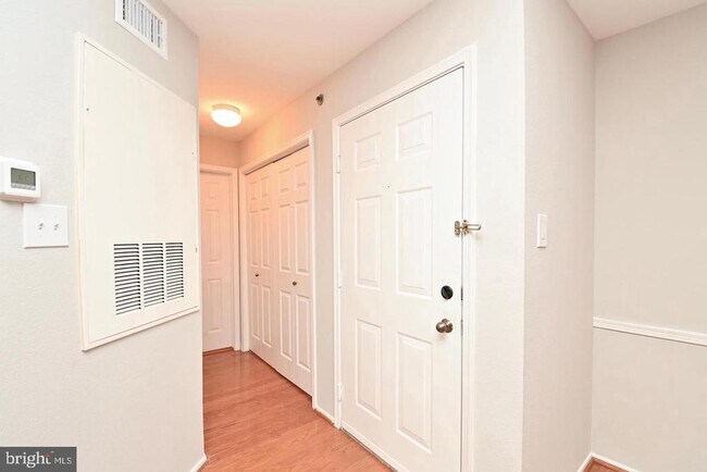 Foto del edificio - 3315 Wyndham Cir