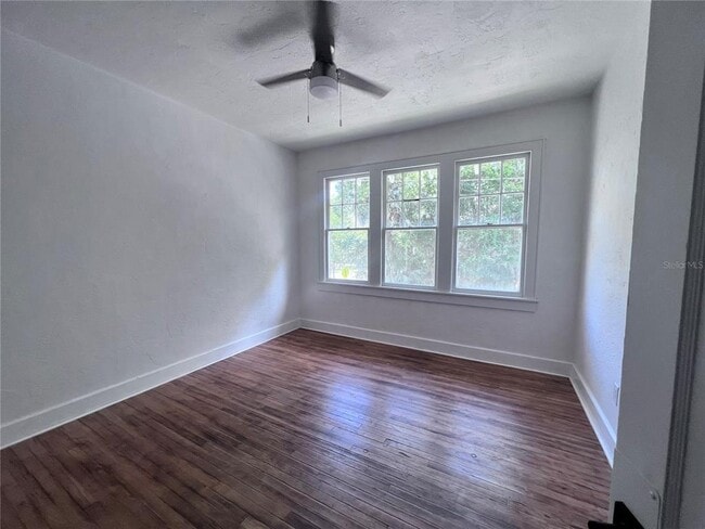 Building Photo - 204 NW 3rd St