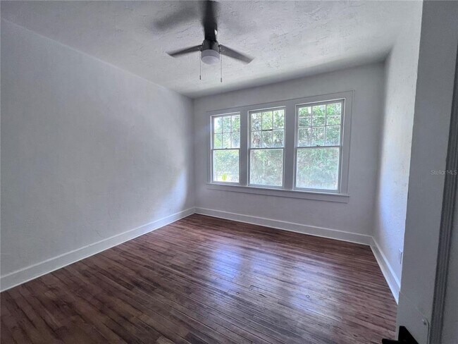 Foto del edificio - 302 NW 2 Ave