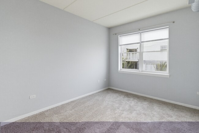 Building Photo - 873 N Larrabee St