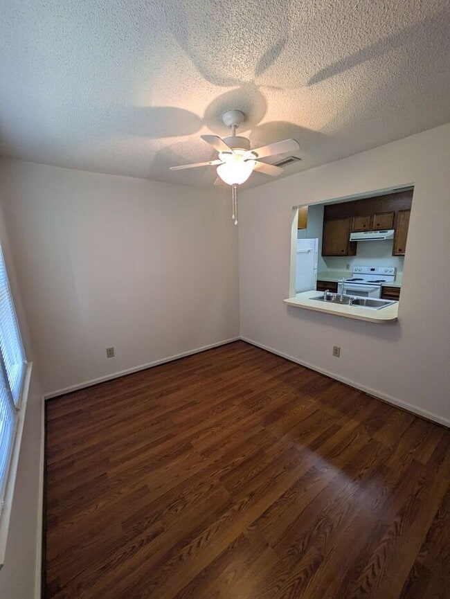 Building Photo - 2BD/2BA Unit at LakePointe