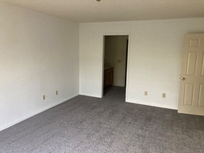 Photo - 1810 Westridge St Apartment