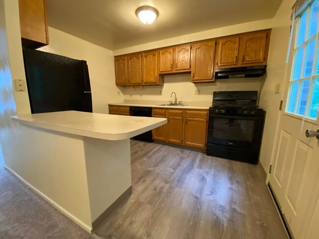 Incredible Two Bedroom Townhouse in Plum! Garage, Yard & More! Call Today! - Incredible Two Bedroom Townhouse in Plum! Garage, Yard & More! Call Today!