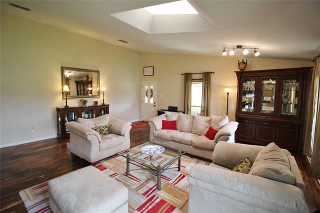 Building Photo - 18359 Hickory Cir