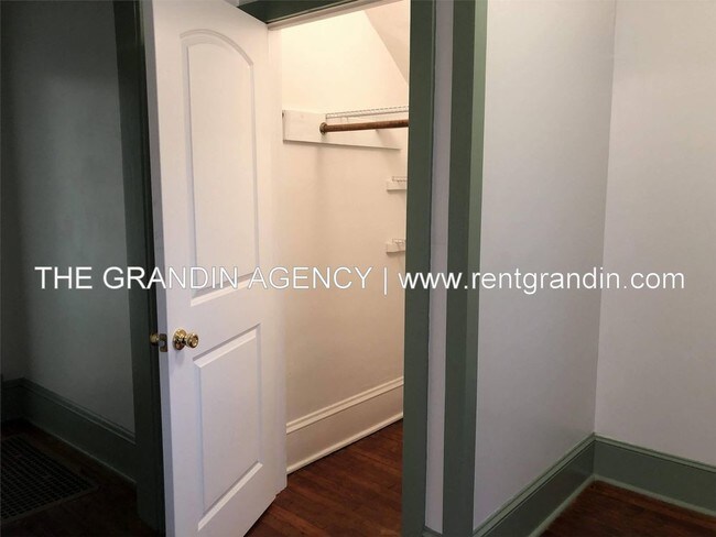 Foto del edificio - 1023 9th Street Southeast - 1