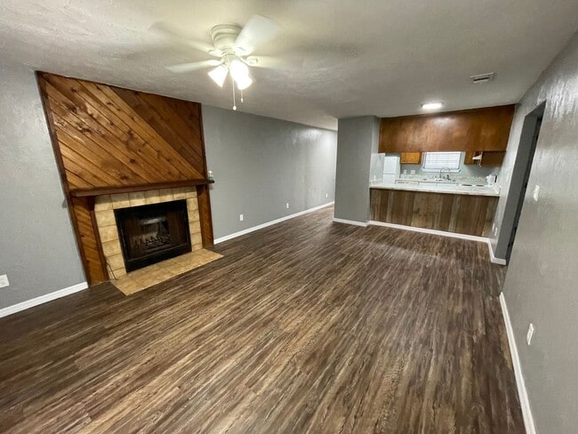 Photo - 2BED/2BATH DOWNSTAIRS NEAR GOV SQ Apartment