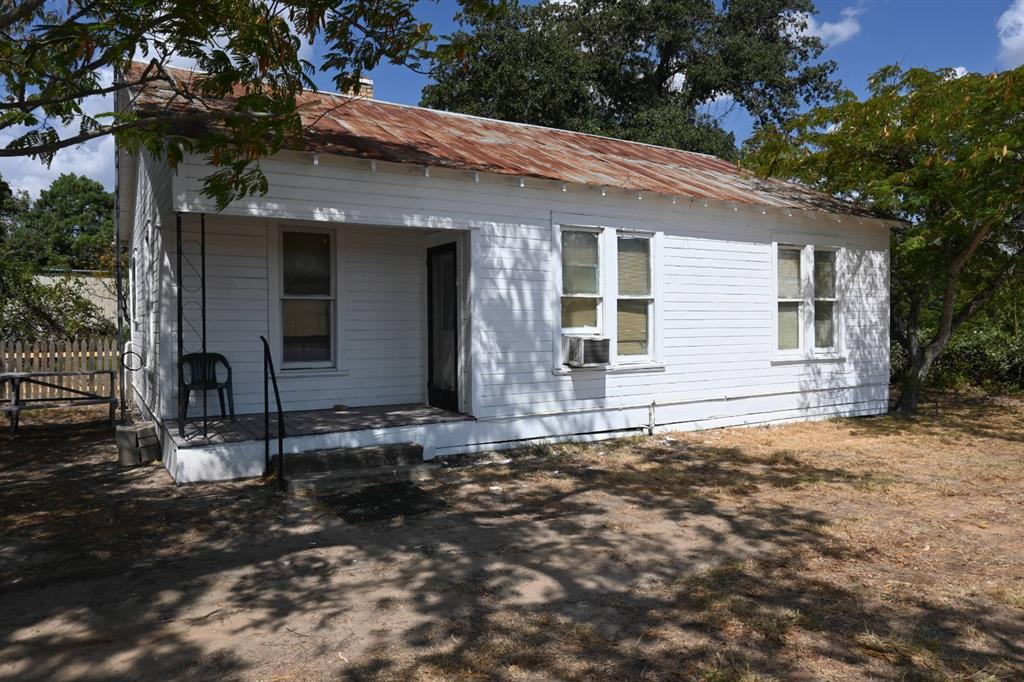 Primary Photo - 700 Hwy 290 E