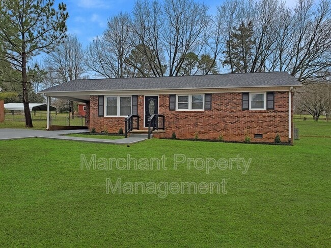 Building Photo - 445 Summerland Dr