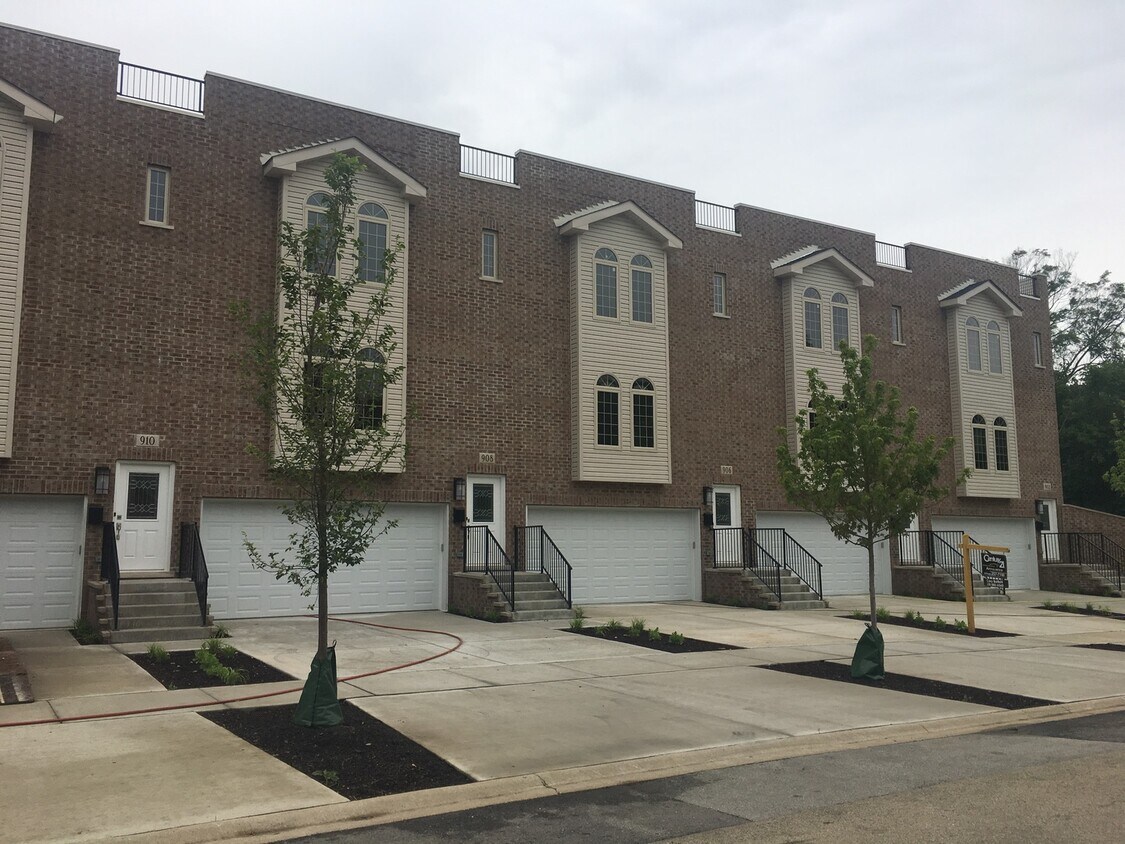 Primary Photo - 902 East St