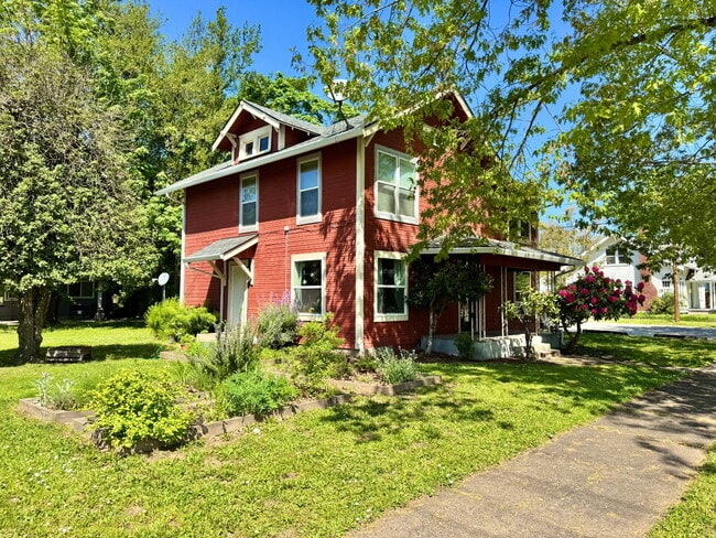 Building Photo - 608 4th St