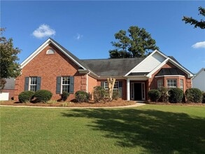 Building Photo - 3385 Stoneleigh Run Dr NE