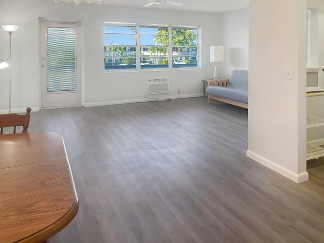 Building Photo - 94 Northampton E