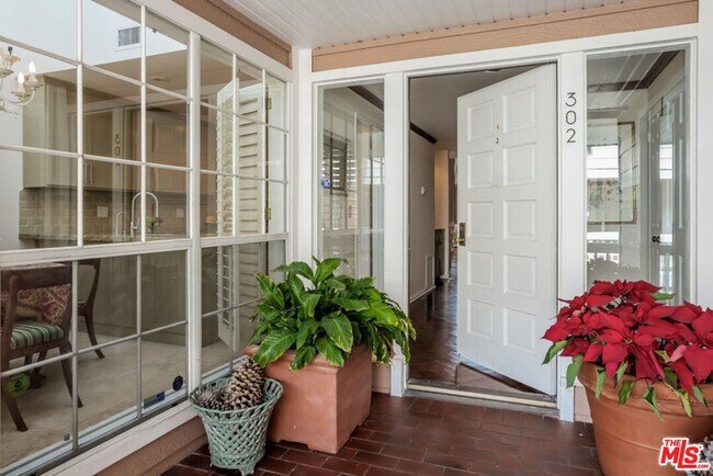 Foto del edificio - 4338 Redwood Ave