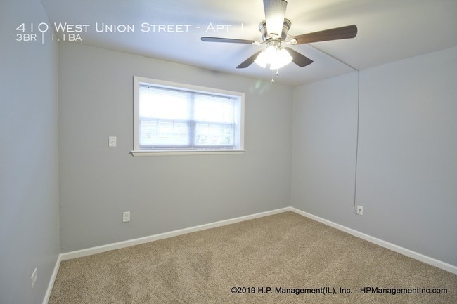 Building Photo - Woodcrest Three Bedroom First Floor