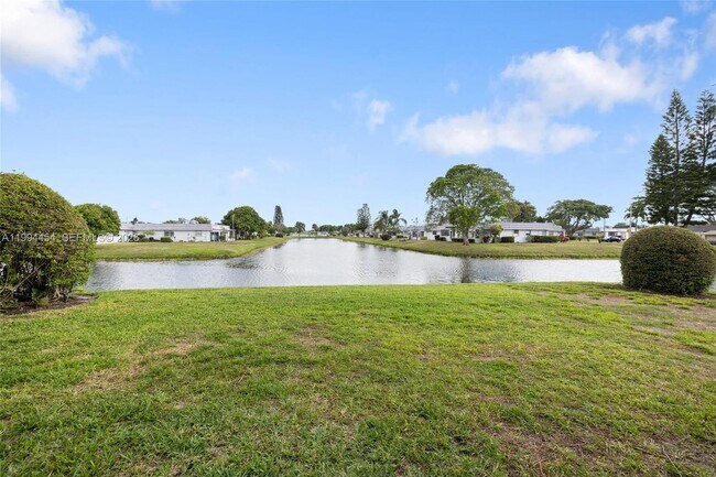 Foto del edificio - 72 Monaco Ct