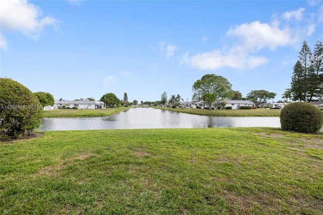 Building Photo - 72 Monaco Ct